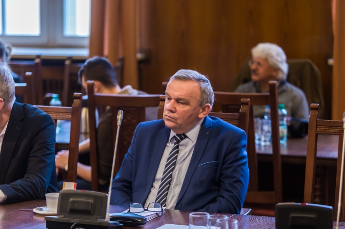 Nowa sieć szkół bez gimnazjów stanie się faktem. Radni przyjęli dwie uchwały 