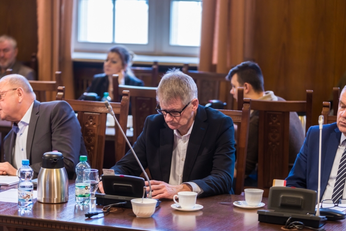 Nowa sieć szkół bez gimnazjów stanie się faktem. Radni przyjęli dwie uchwały 