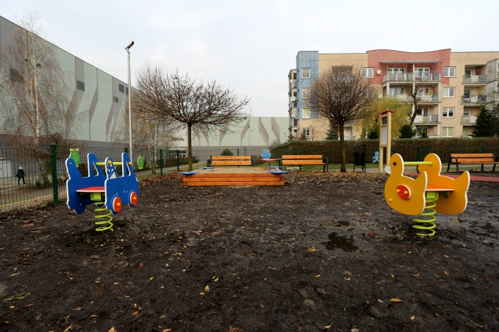 Nowy plac zabaw na osiedlu przy ul. Żyrardowskiej. Kolejna inwestycja z Budżetu Obywatelskiego