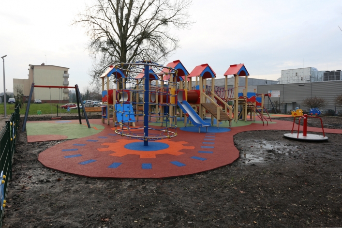Nowy plac zabaw na osiedlu przy ul. Żyrardowskiej. Kolejna inwestycja z Budżetu Obywatelskiego