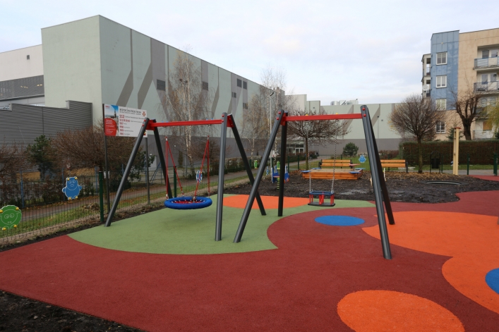 Nowy plac zabaw na osiedlu przy ul. Żyrardowskiej. Kolejna inwestycja z Budżetu Obywatelskiego
