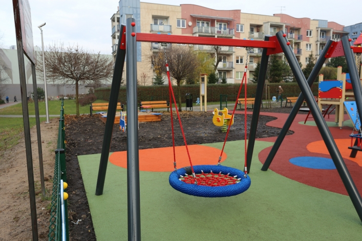 Nowy plac zabaw na osiedlu przy ul. Żyrardowskiej. Kolejna inwestycja z Budżetu Obywatelskiego