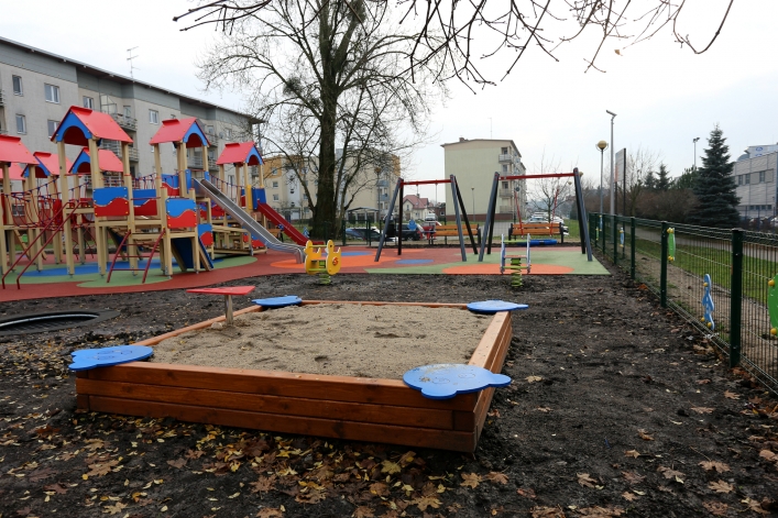 Nowy plac zabaw na osiedlu przy ul. Żyrardowskiej. Kolejna inwestycja z Budżetu Obywatelskiego