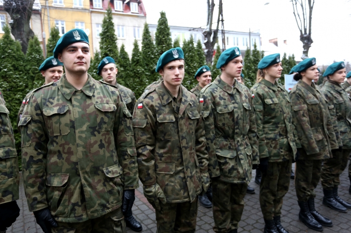 Odsłonili tablicę na b. siedzibie bezpieki. Przed 70 laty słyszano z ulicy krzyki torturowanych