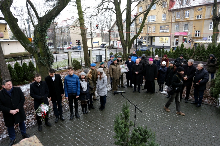 Odsłonili tablicę na b. siedzibie bezpieki. Przed 70 laty słyszano z ulicy krzyki torturowanych