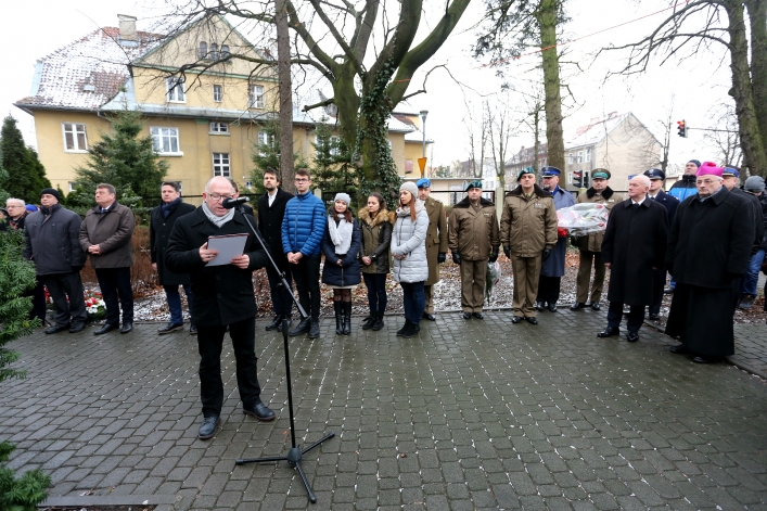 Odsłonili tablicę na b. siedzibie bezpieki. Przed 70 laty słyszano z ulicy krzyki torturowanych