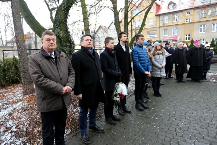 Odsłonili tablicę na b. siedzibie bezpieki. Przed 70 laty słyszano z ulicy krzyki torturowanych