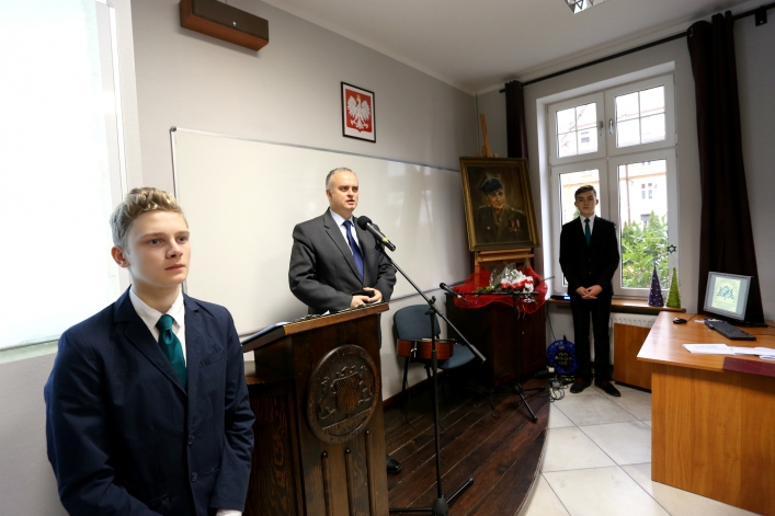 Odsłonili tablicę na b. siedzibie bezpieki. Przed 70 laty słyszano z ulicy krzyki torturowanych