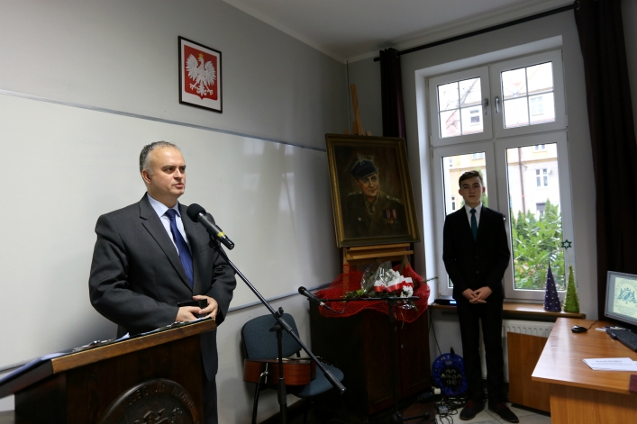 Odsłonili tablicę na b. siedzibie bezpieki. Przed 70 laty słyszano z ulicy krzyki torturowanych