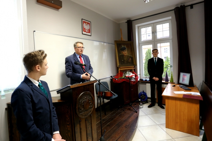 Odsłonili tablicę na b. siedzibie bezpieki. Przed 70 laty słyszano z ulicy krzyki torturowanych