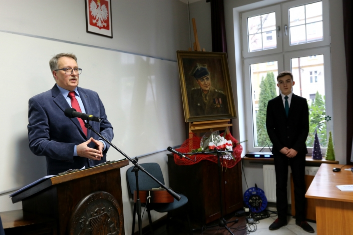 Odsłonili tablicę na b. siedzibie bezpieki. Przed 70 laty słyszano z ulicy krzyki torturowanych