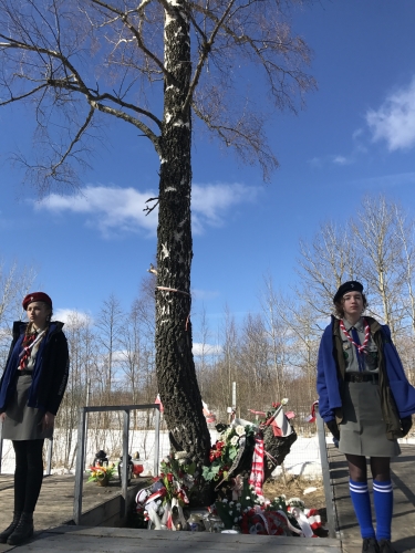 Odwiedzili miejsce katastrofy i cmentarz w Katyniu. Uczcili pamięć ofiar