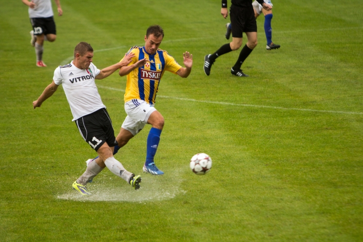 Olimpia pewnie wygrywa, Graczyk zdobywa bramki