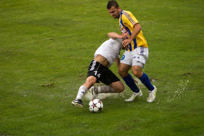 Olimpia pewnie wygrywa, Graczyk zdobywa bramki