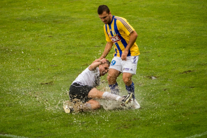 Olimpia pewnie wygrywa, Graczyk zdobywa bramki