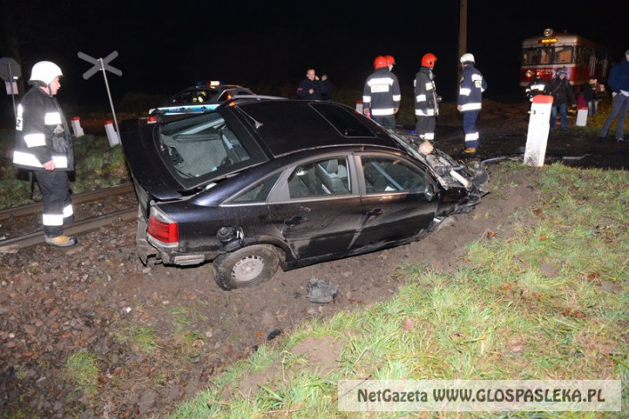 Opel Vectra zderzył się z pociągiem. Ofiar nie było