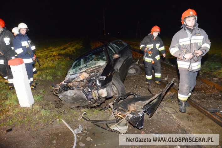 Opel Vectra zderzył się z pociągiem. Ofiar nie było