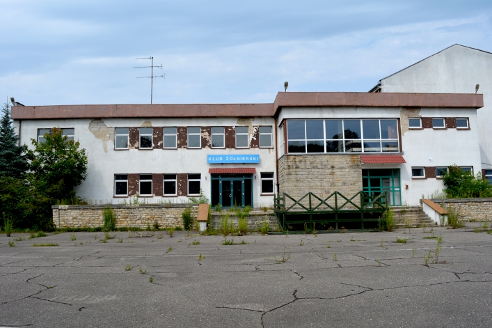 Opuszczone koszary wojskowe przy Lotniczej czekają na zagospodarowanie