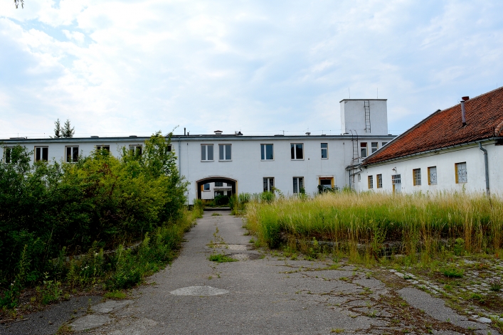 Opuszczone koszary wojskowe przy Lotniczej czekają na zagospodarowanie