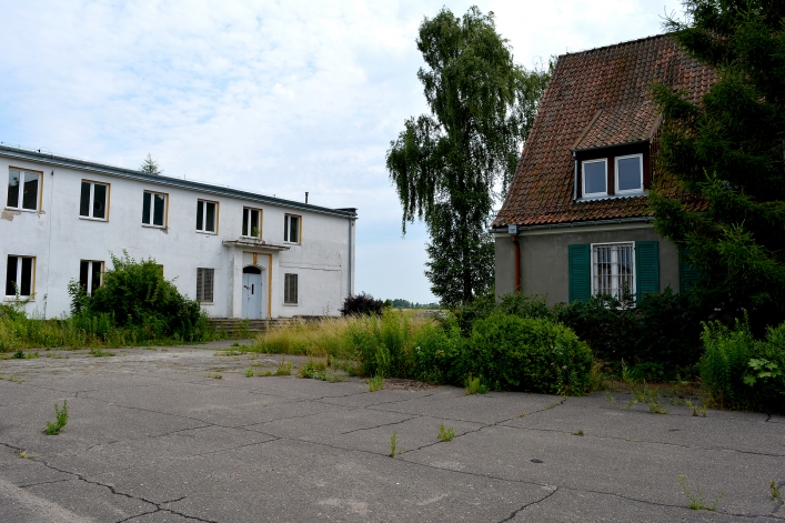 Opuszczone koszary wojskowe przy Lotniczej czekają na zagospodarowanie