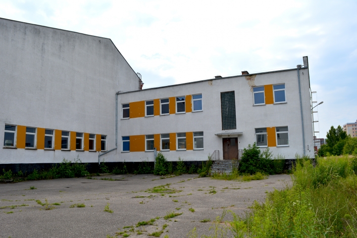 Opuszczone koszary wojskowe przy Lotniczej czekają na zagospodarowanie