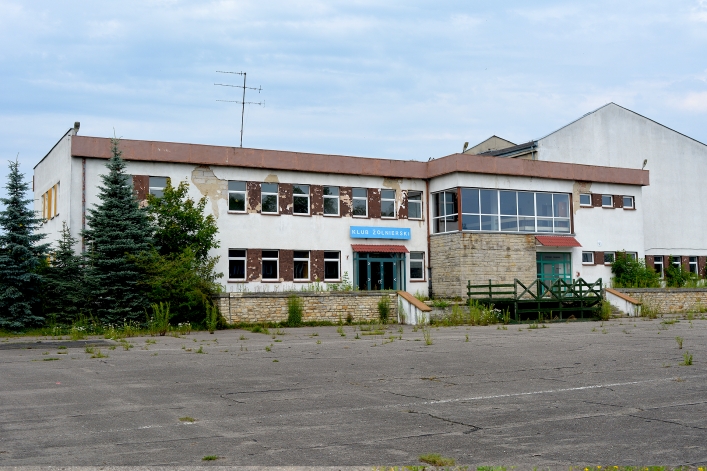 Opuszczone koszary wojskowe przy Lotniczej czekają na zagospodarowanie