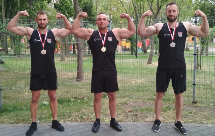 Ostróda. Zawody Siłowe o Puchar Komendanta Powiatowego Policji w Ostródzie w Wyciskaniu Sztangi Leżąc