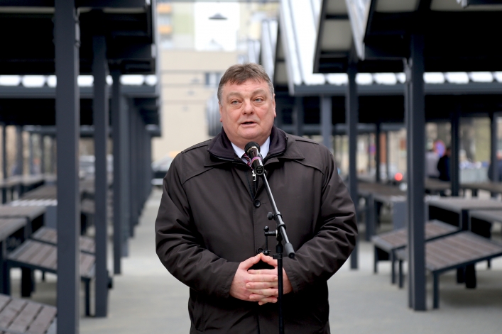 Otwarto nowe, zadaszone stoiska i pawilony handlowe na targowisku miejskim