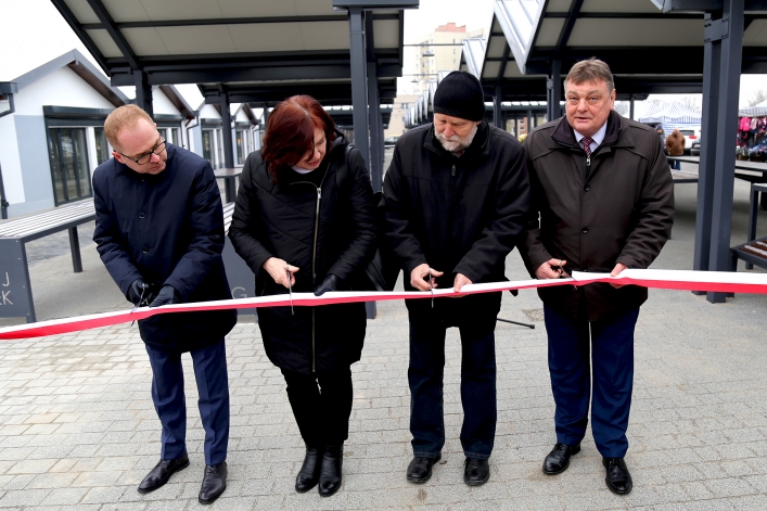 Otwarto nowe, zadaszone stoiska i pawilony handlowe na targowisku miejskim