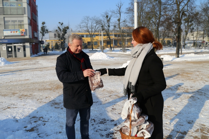 Pączkowe szaleństwo z Elblag.net. Rozdaliśmy kilkaset pączków!