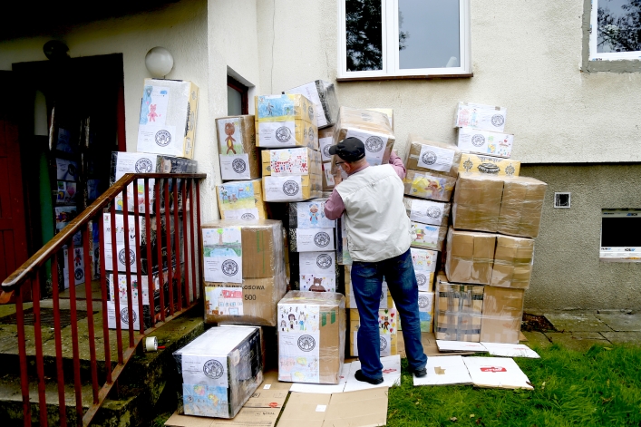 Pani Bożena i Jan z Lisowa mają wielkie serca. 2 tony pluszaków trafi do dzieci z Kamerunu