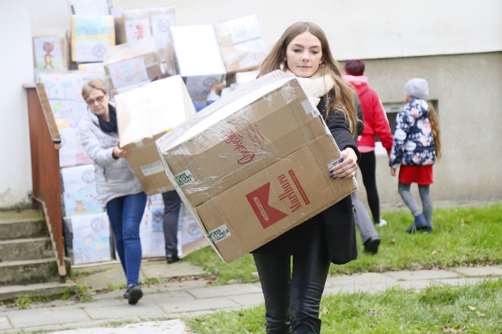 Pani Bożena i Jan z Lisowa mają wielkie serca. 2 tony pluszaków trafi do dzieci z Kamerunu