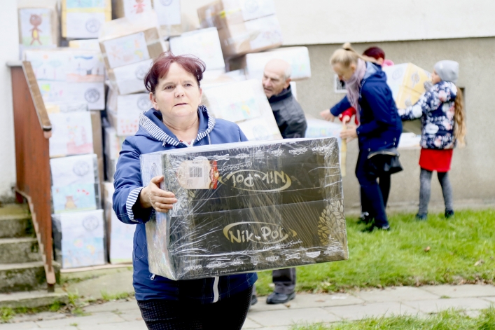 Pani Bożena i Jan z Lisowa mają wielkie serca. 2 tony pluszaków trafi do dzieci z Kamerunu