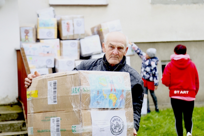 Pani Bożena i Jan z Lisowa mają wielkie serca. 2 tony pluszaków trafi do dzieci z Kamerunu
