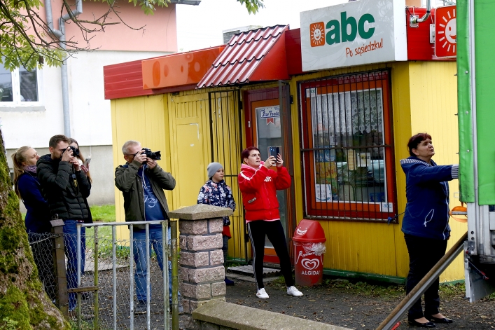 Pani Bożena i Jan z Lisowa mają wielkie serca. 2 tony pluszaków trafi do dzieci z Kamerunu