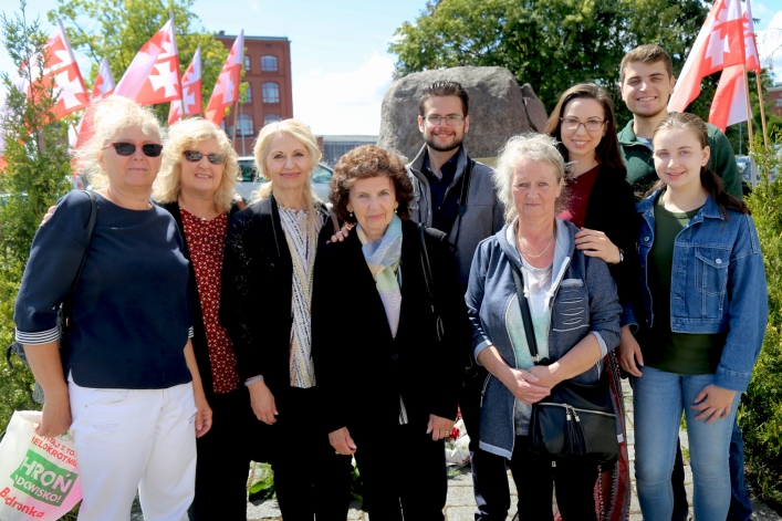 Pani Irena przyjechała z rodziną z Nowego Jorku, aby uczcić pamięć o braciach