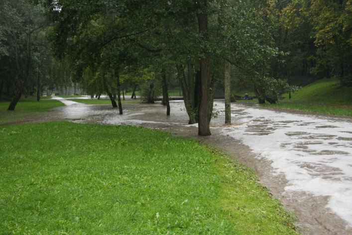 Park Dolinka pod wodą. Kumiela wystąpiła z brzegów