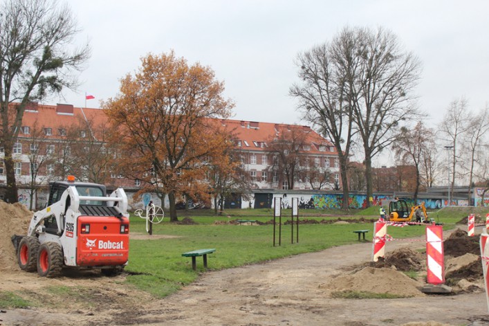Park przy Mickiewicza będzie oświetlony i monitorowany