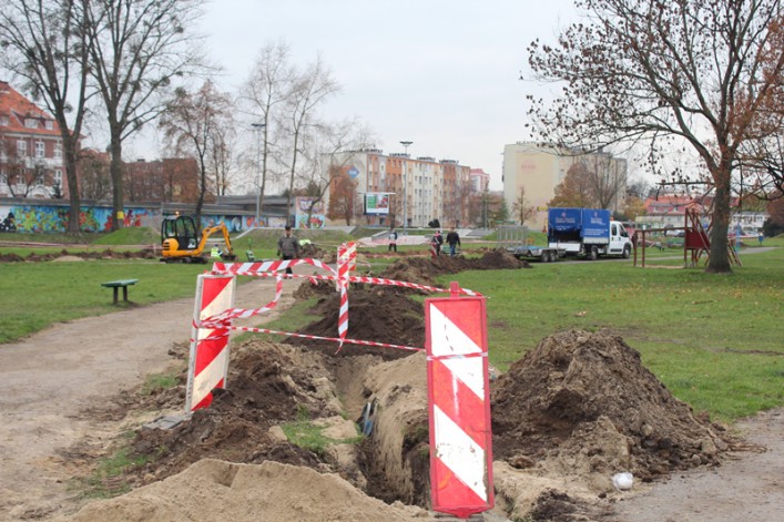 Park przy Mickiewicza będzie oświetlony i monitorowany