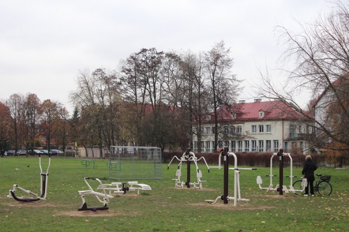 Park przy Mickiewicza będzie oświetlony i monitorowany