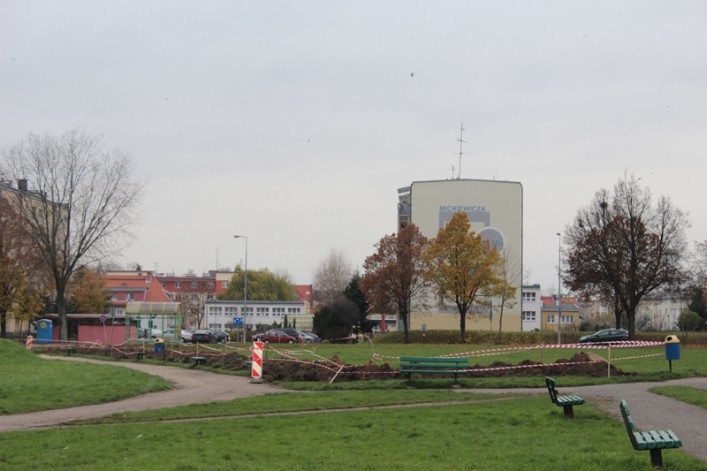 Park przy Mickiewicza będzie oświetlony i monitorowany