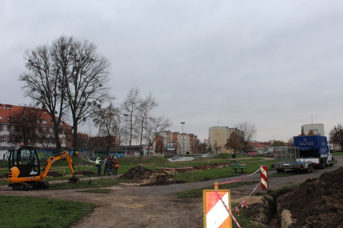Park przy Mickiewicza będzie oświetlony i monitorowany