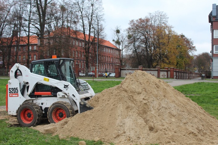 Park przy Mickiewicza będzie oświetlony i monitorowany