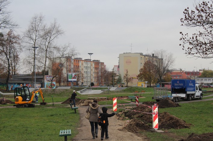 Park przy Mickiewicza będzie oświetlony i monitorowany