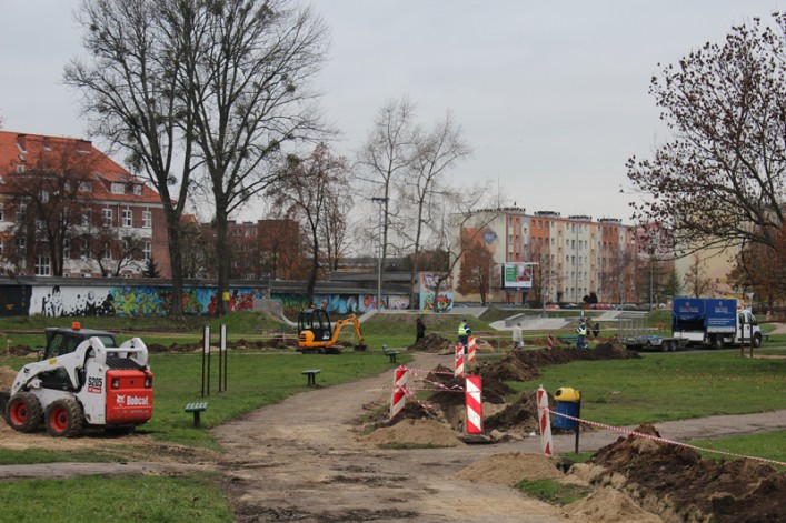 Park przy Mickiewicza będzie oświetlony i monitorowany