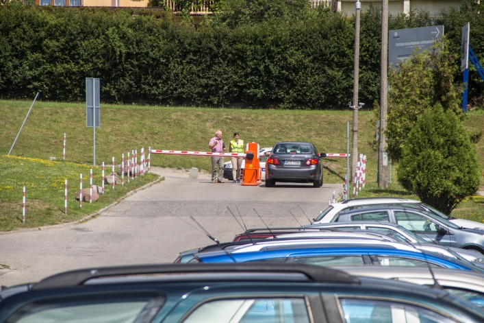 Parking przed Szpitalem Wojewódzkim i skrajne emocje z nim związane