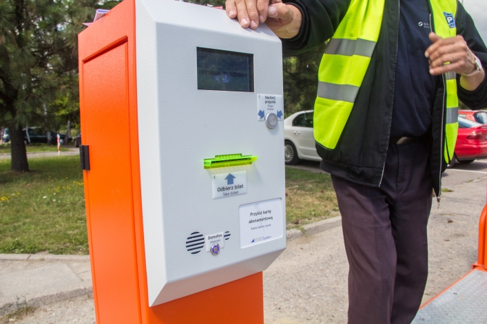 Parking przed Szpitalem Wojewódzkim i skrajne emocje z nim związane