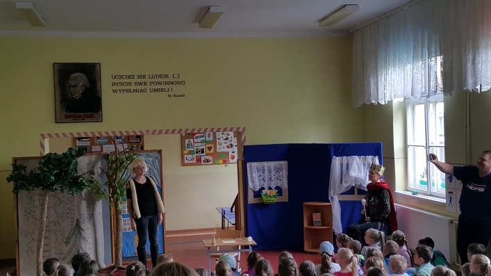 Pedagodzy dali czadu, czyli „Ósemka” na scenie (+ zdjęcia)