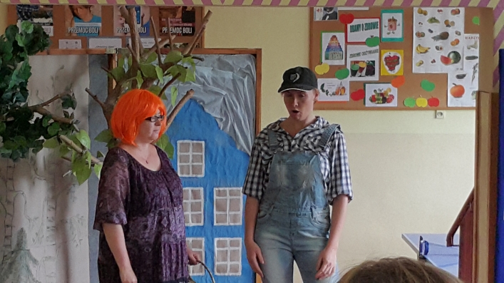 Pedagodzy dali czadu, czyli „Ósemka” na scenie (+ zdjęcia)