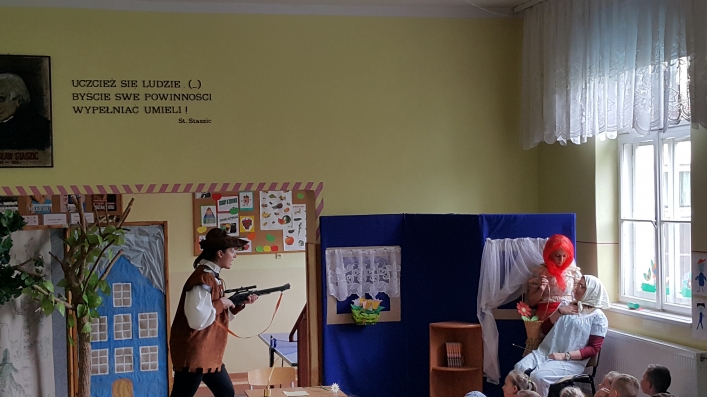 Pedagodzy dali czadu, czyli „Ósemka” na scenie (+ zdjęcia)